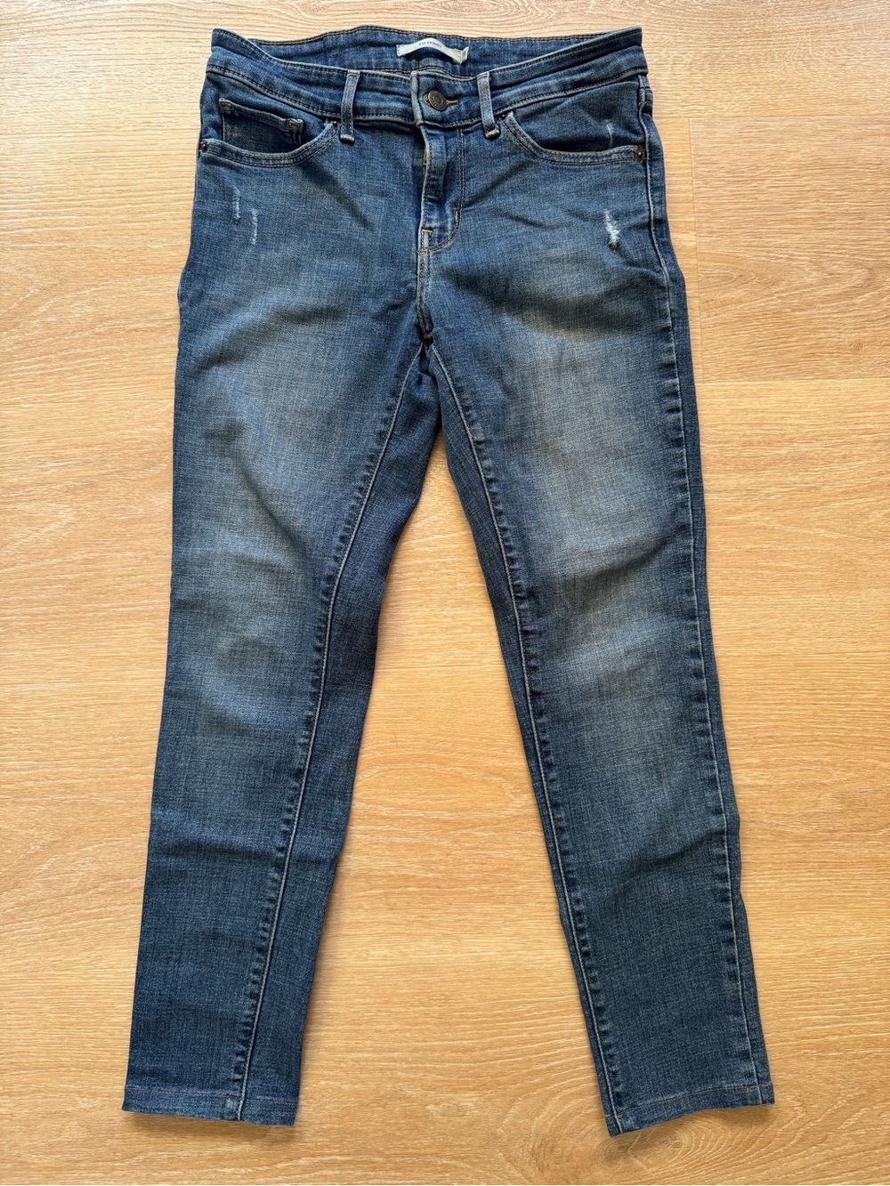 Levi’s 711 Skinny Jeans Blue Wash Size 28x30 (run small)